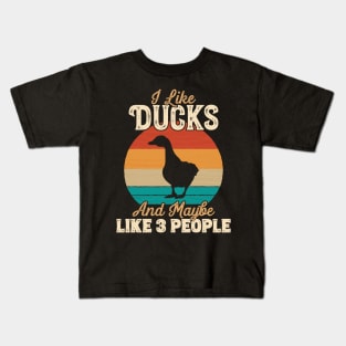 I Like Ducks and Maybe Like 3 People - Gifts for Farmers print Kids T-Shirt